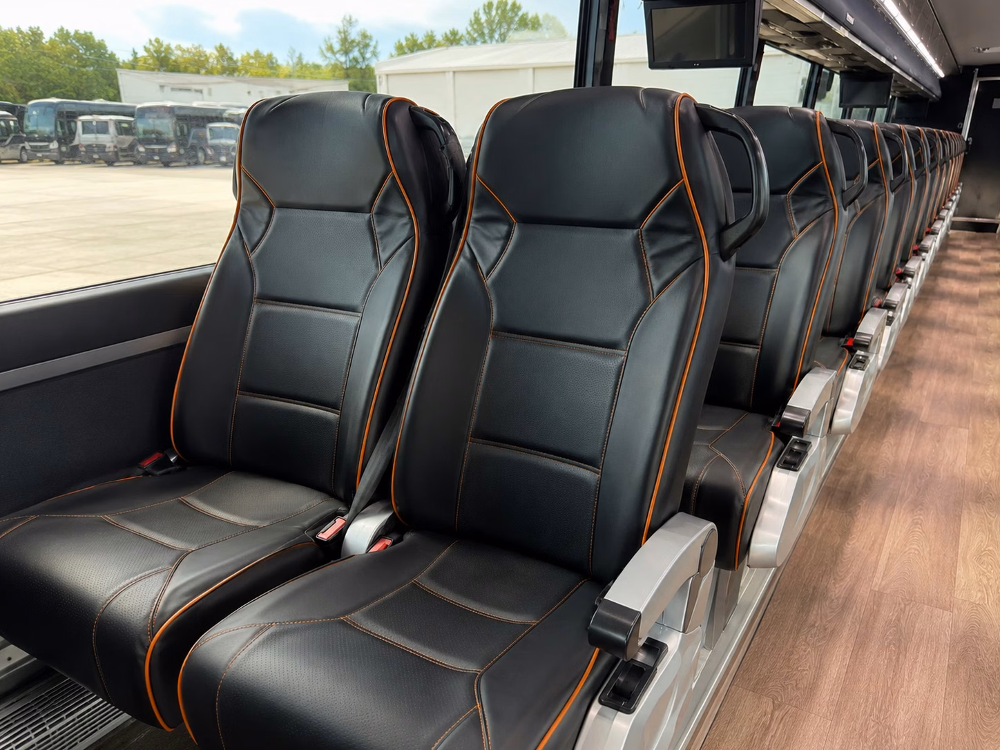 charter bus transfers between srq and tampa international airport for large groups