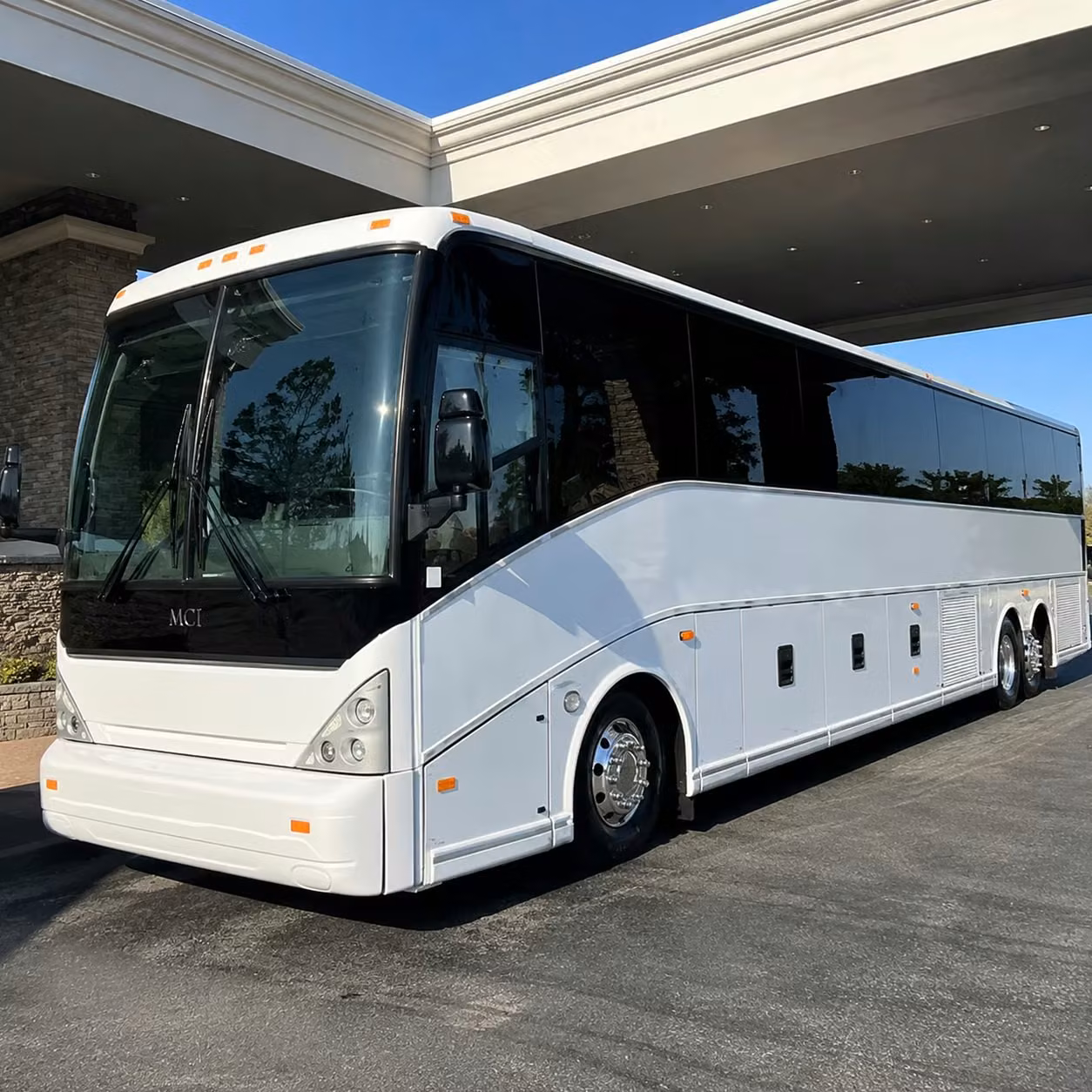 hotel shuttle services between srq and sarasota s top resorts and waterfront hotels