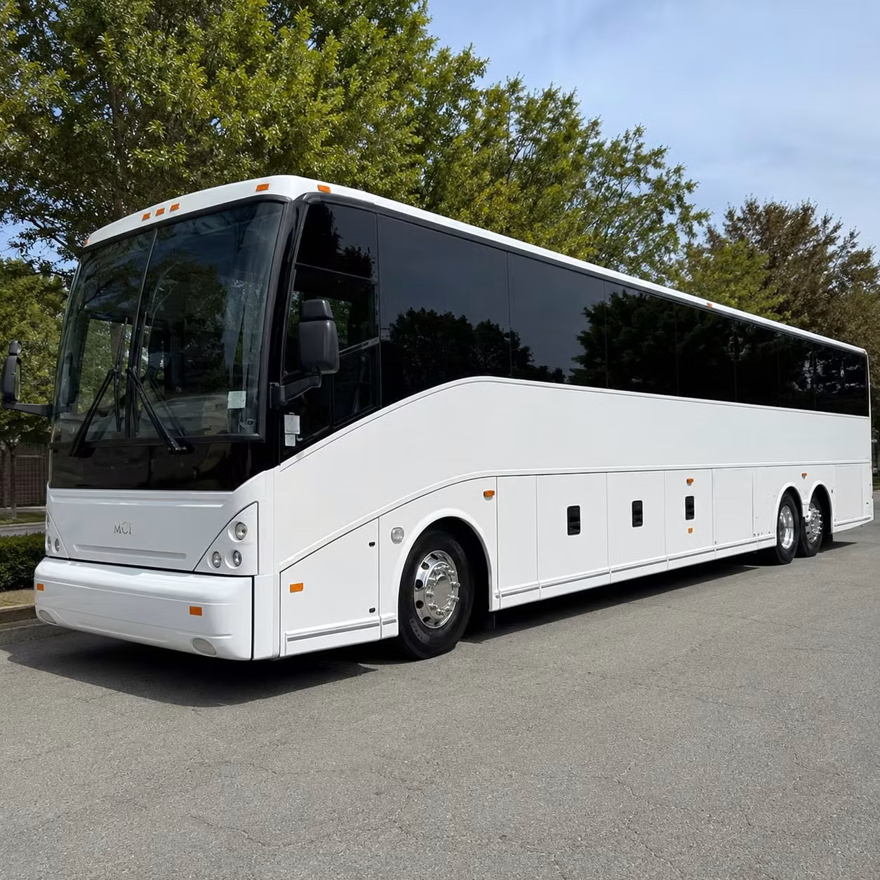sarasotacharterbuscompany com helps you arrange corporate and convention airport shuttles in sarasota